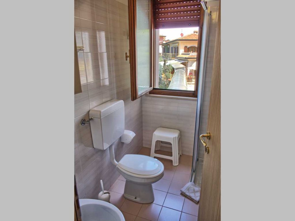 residence-gardasee-brenzone-einzimmerwohnung-casamaria-bad-01