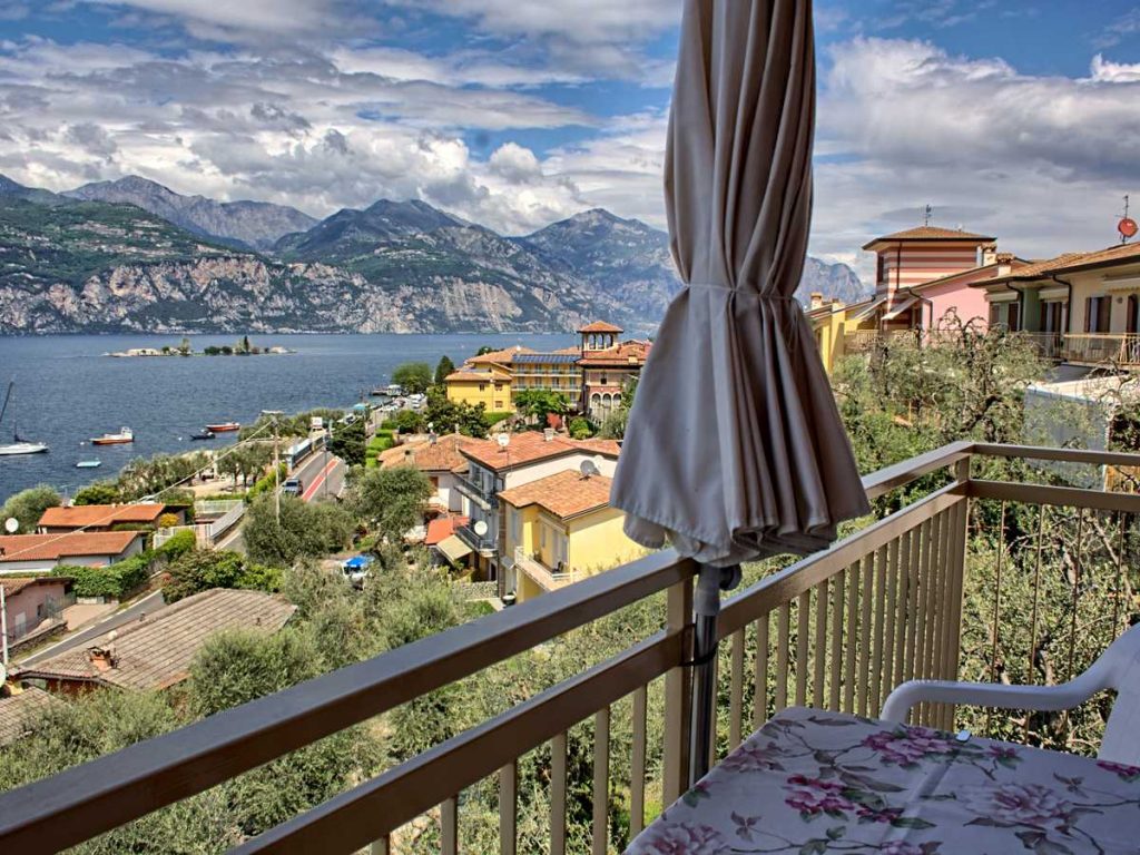 residence-gardasee-brenzone-einzimmerwohnung-casamaria-balkon-seeblick-03