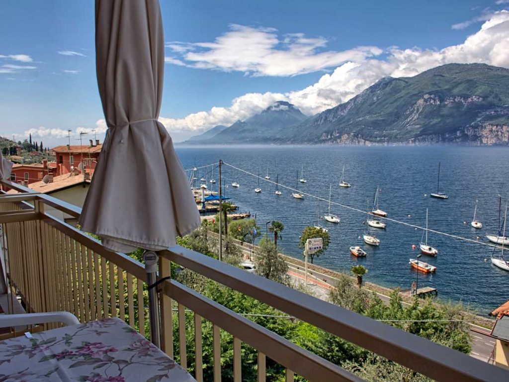 residence-gardasee-brenzone-einzimmerwohnung-casamaria-balkon-seeblick-04